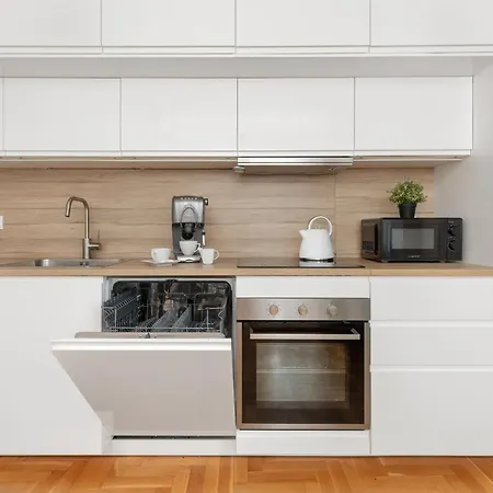 아파트 2-bedroom Bright In A Green Area By Renters